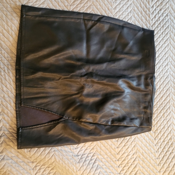 Guess - Picture 2 of 3